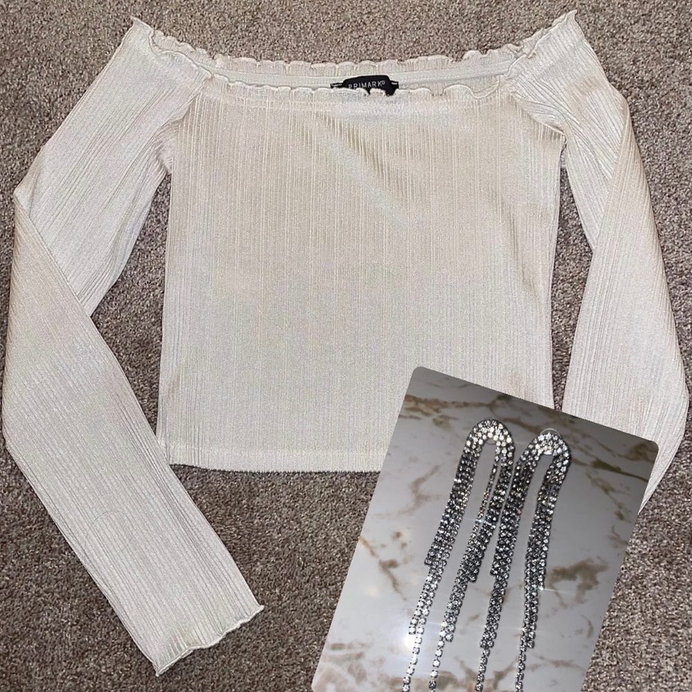 Women’s long sleeve off shoulder,ribbed, white, size 2/4, earrings as a gift 🎁